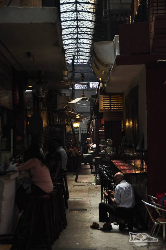 Interior do famoso e imperdível Mercado del Puerto, no Centro Velho de Montevideo, no Uruguai